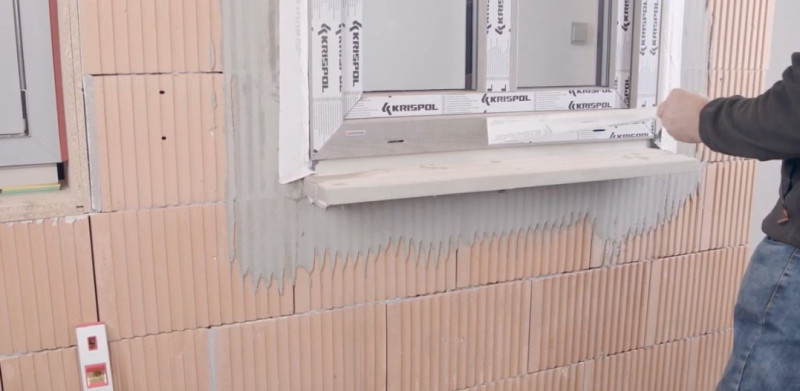 8. Po wykonaniu prac taśmy zabezpieczające należy usunąć.