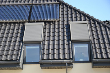 Rolety zewnętrzne na oknach kolankowych