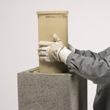 Osadzamy rurę ceramiczną