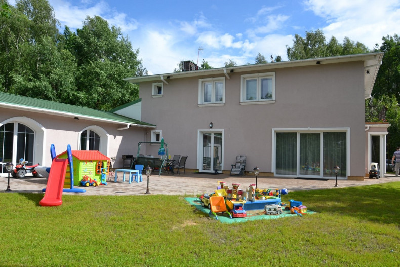 Dachy nad domem, garażem i pływalnią