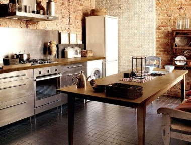 Płyta laminowana imitująca drewno jako stół kuchenny