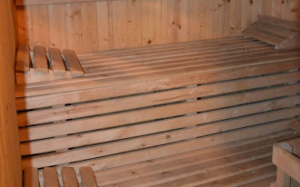 Sauna w piwnicy drewnianego domu ma tylko jedną wadę
