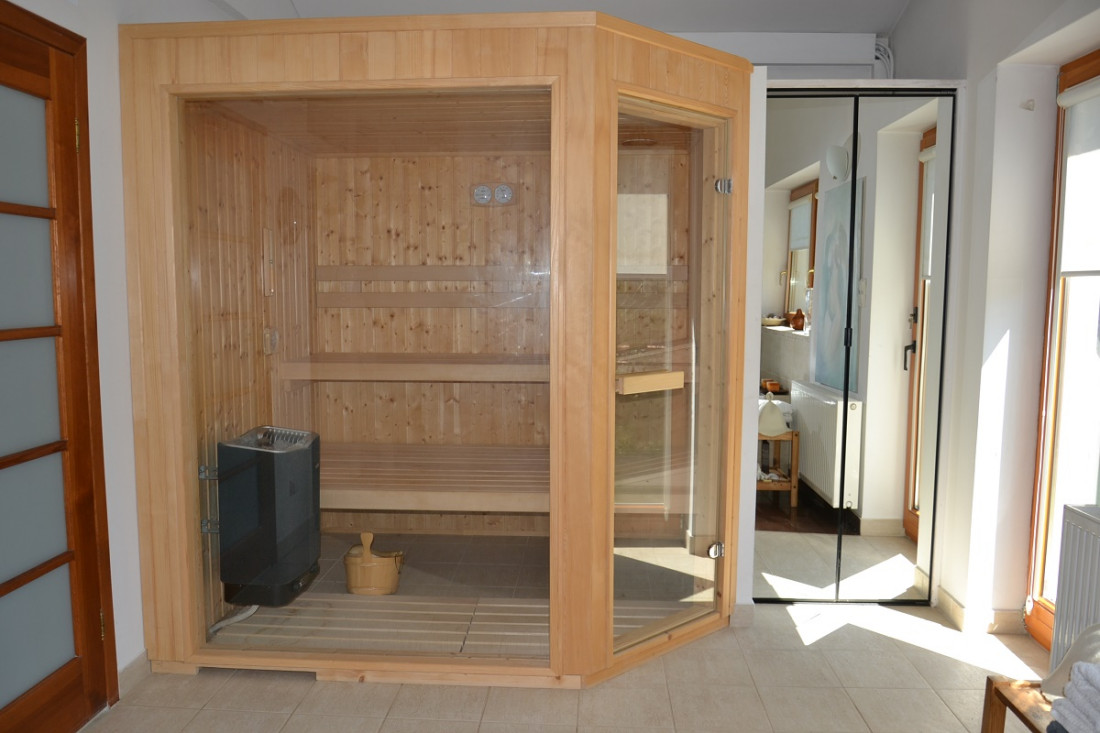 Dobudowa salonu kąpielowego z sauną wykonaną na zamówienie