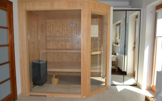 Dobudowa salonu kąpielowego z sauną wykonaną na zamówienie