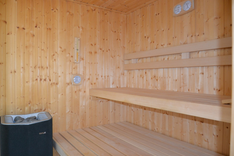 Piec z rynienką na olejki eteryczne