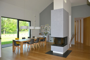 Kominek w centrum strefy dziennej