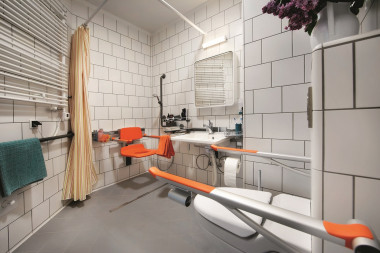 Łazienka dostosowana do osoby starszej i niepełnosprawnej