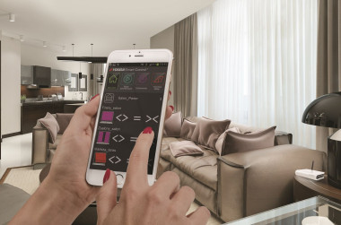 Aplikacja na smartfon sterująca domem inteligentnym