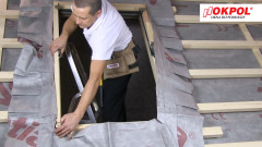 Montaż kołnierza paroprzepuszczalnego AKP w oknie OKPOL