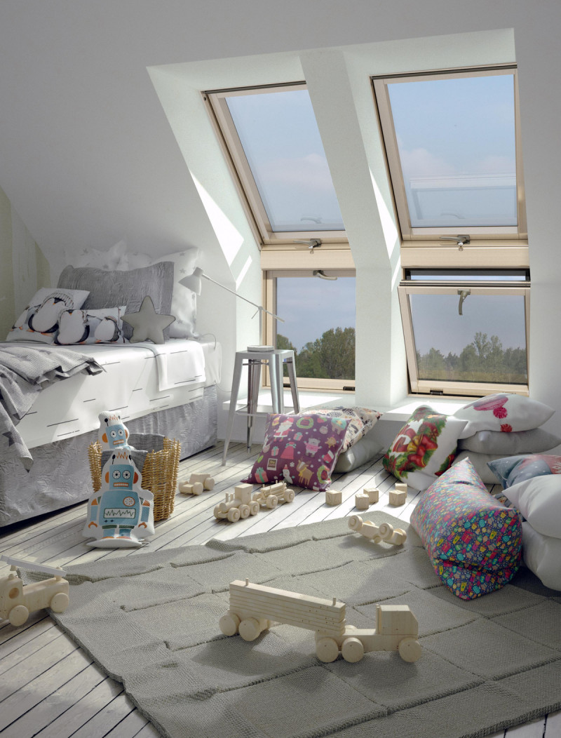 Okna kolankowe w zespoleniu z oknami połaciowymi.