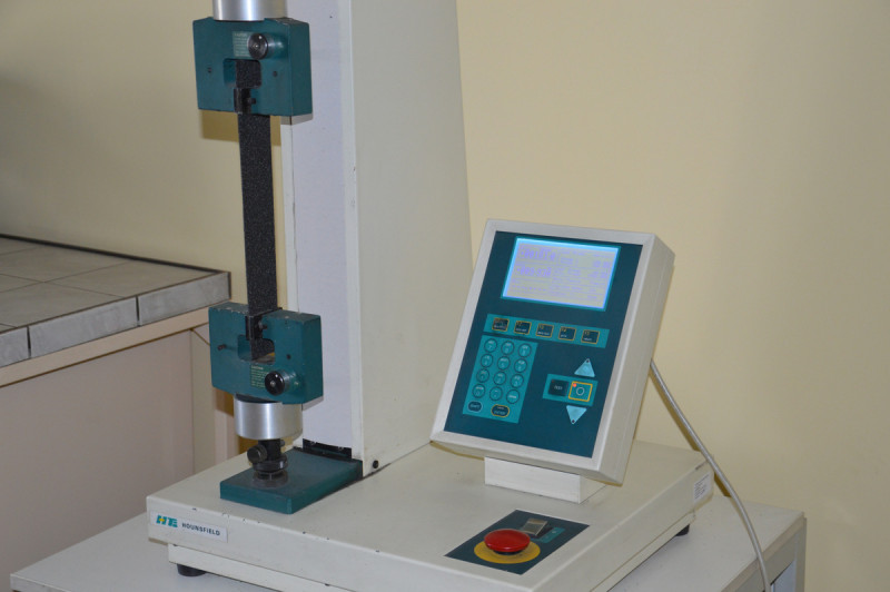 Badanie odporności membrany AlfaBIT na rozciąganie i zerwanie.