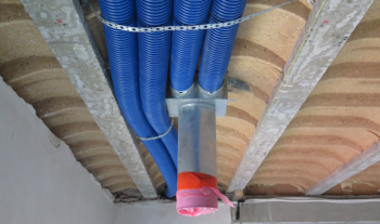 Przejścia przez ściany nośne