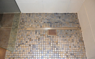 Będziesz mieć prysznic bez brodzika? Koniecznie dopilnuj wykonawców!