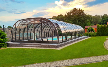 Zadaszenie basenowe - jak wybrać i co wybrać, by cieszyć się latami, a nie żałować...