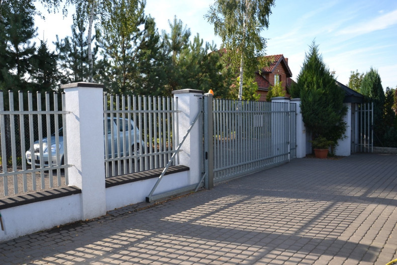 Brama przesuwna o szer. 4 m