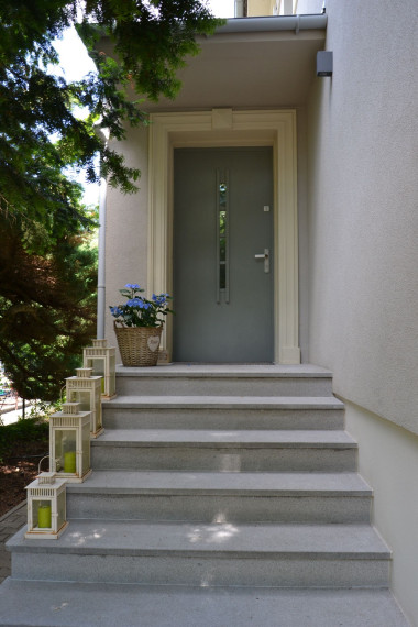 Strefa wejściowa do przedwojennej willi