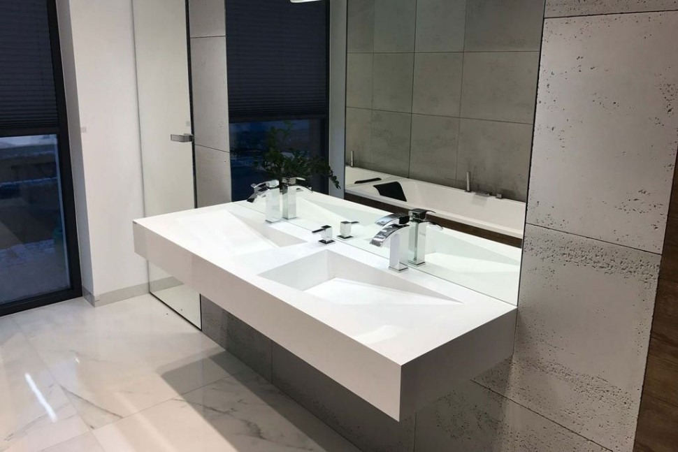 Umywalka z odpływem szczelinowym