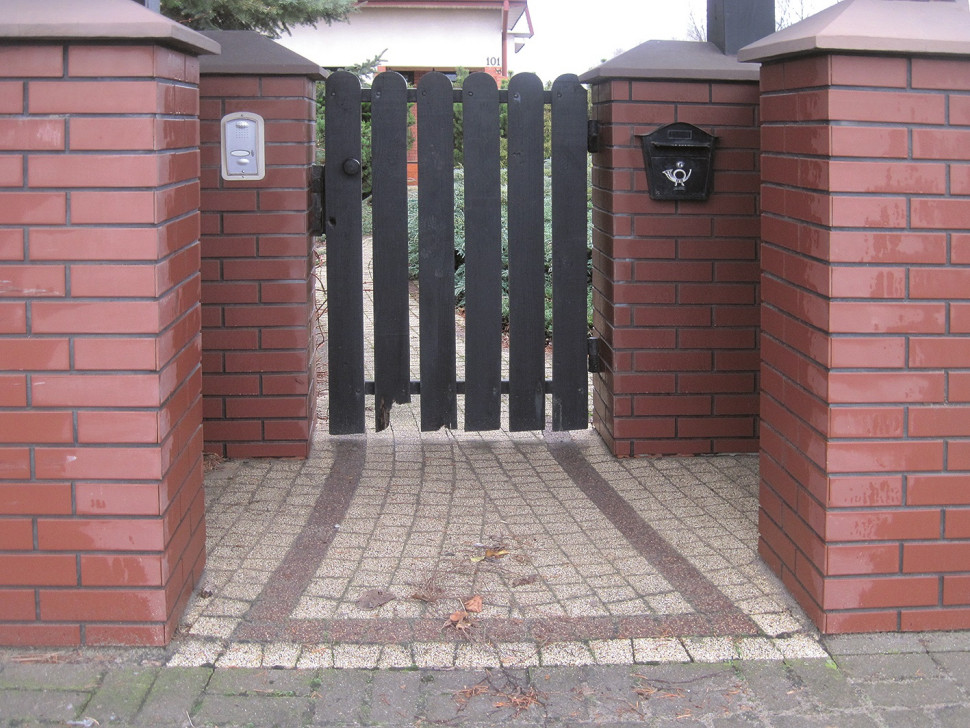 Furtka, domofon i skrzynka na listy