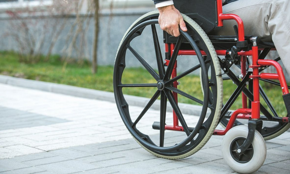 Osoba poruszająca się na wózku inwalidzkim