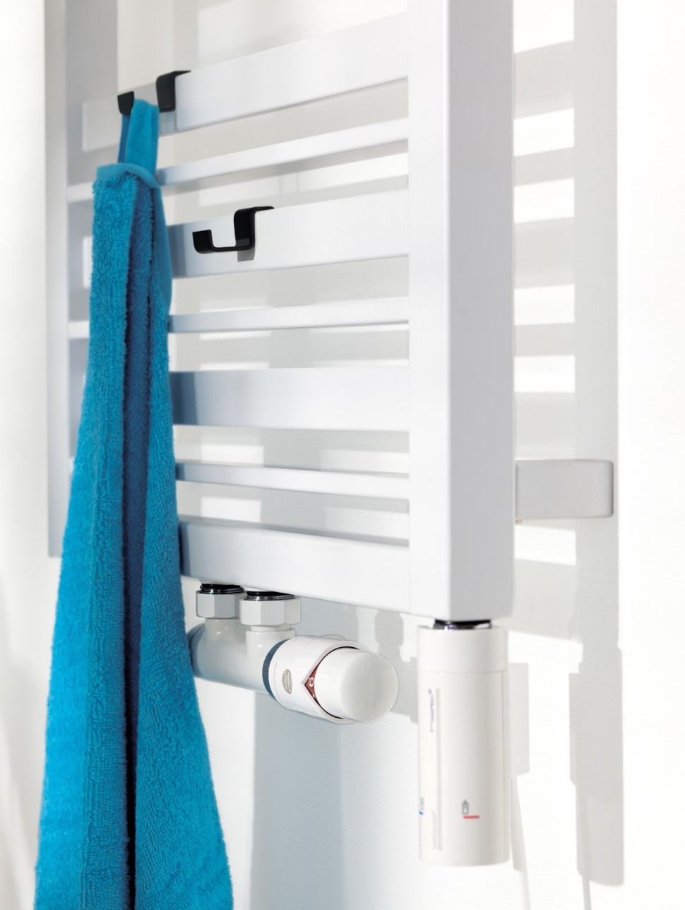 Grzejnik wodny z grzałką elektryczną