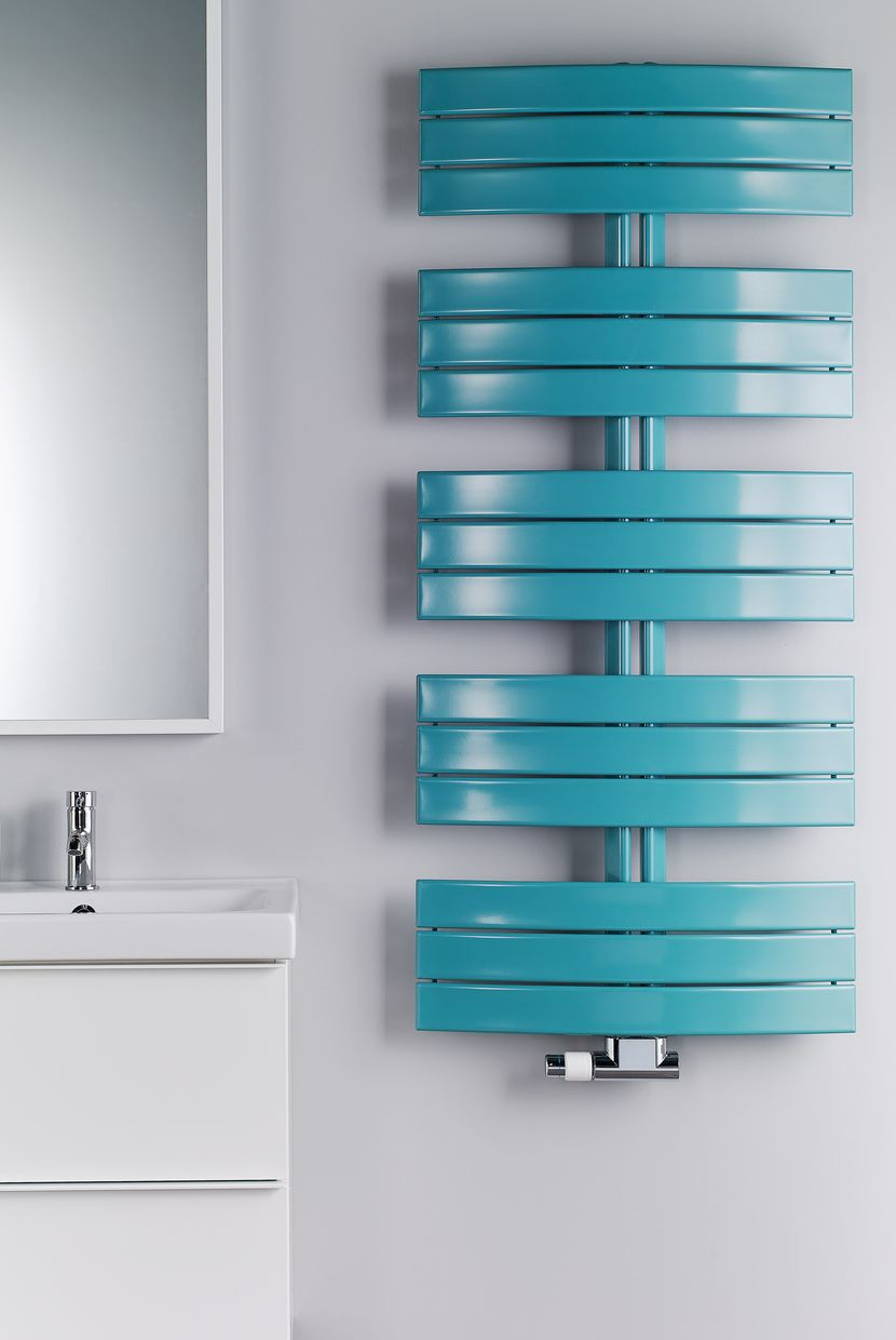 Grzejnik łazienkowy: płaskie kolektory poziome, przyłącze dolne środkowe