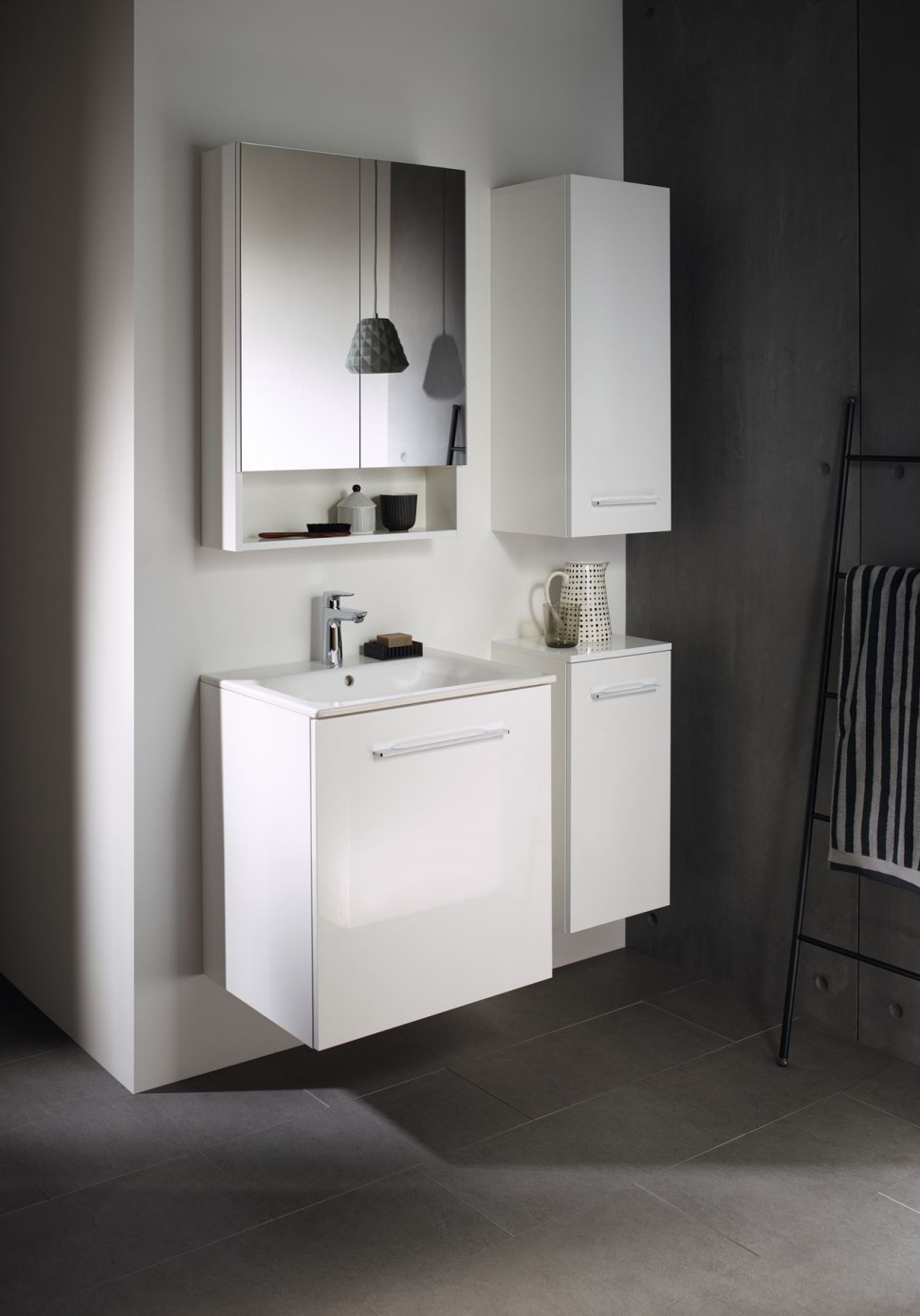 Meble łazienkowe z rodziny Nova Pro Premium - białe