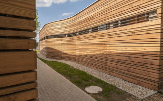 Elewacja ażurowa - designerska fasada z drewna