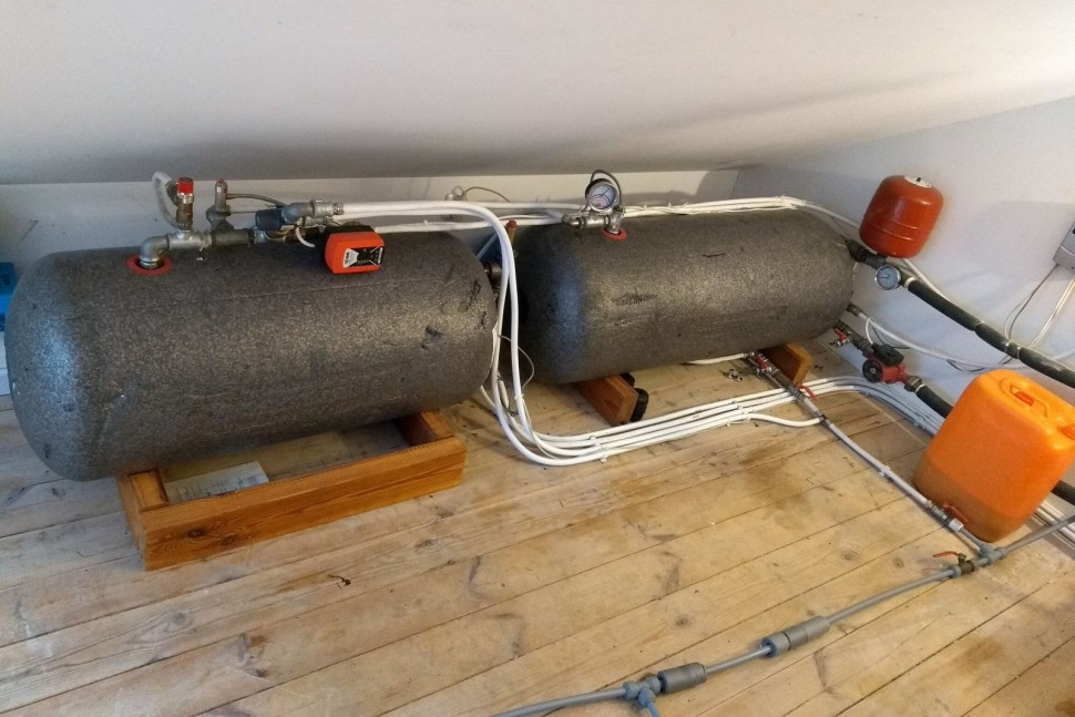 Dwa zasobniki c.w.u.