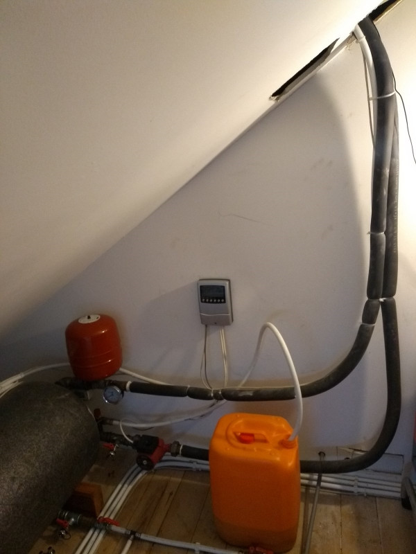 Elastyczne rury Inox (w otulinie) mają dł. 1,5 m