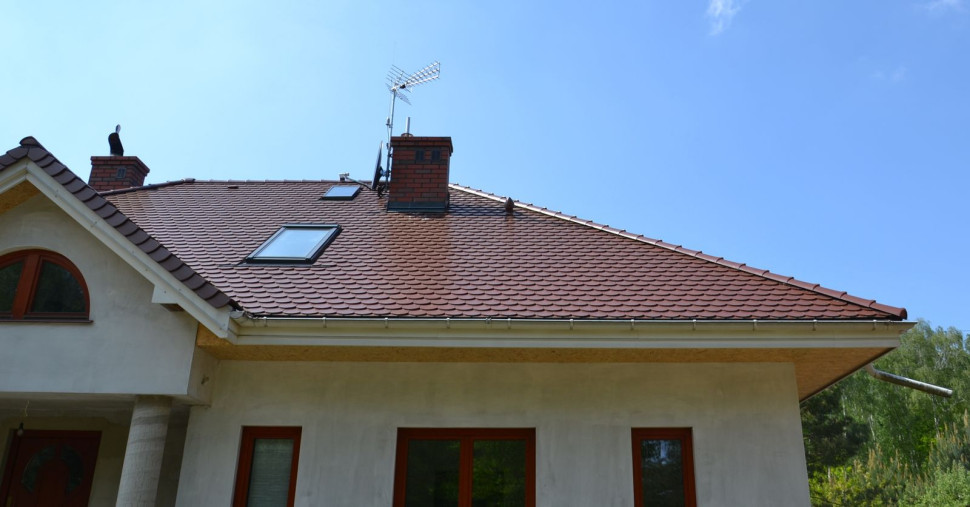 Akcesoria montażowe dostosowano do płaskiej dachówki