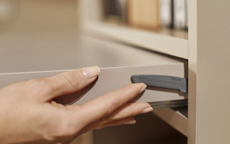 Nowa blokada szuflady tackowej do prowadnic MOVENTO i TANDEM z pełnym wysuwem