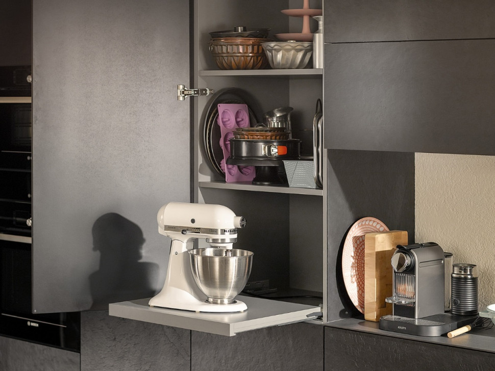 Blokada szuflady tackowej w szafce kuchennej