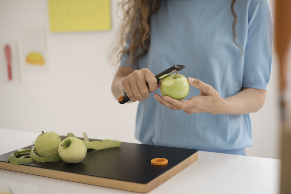 Fiskars -  skrobaczka z ruchomą głowicą, nr art.  1014419 