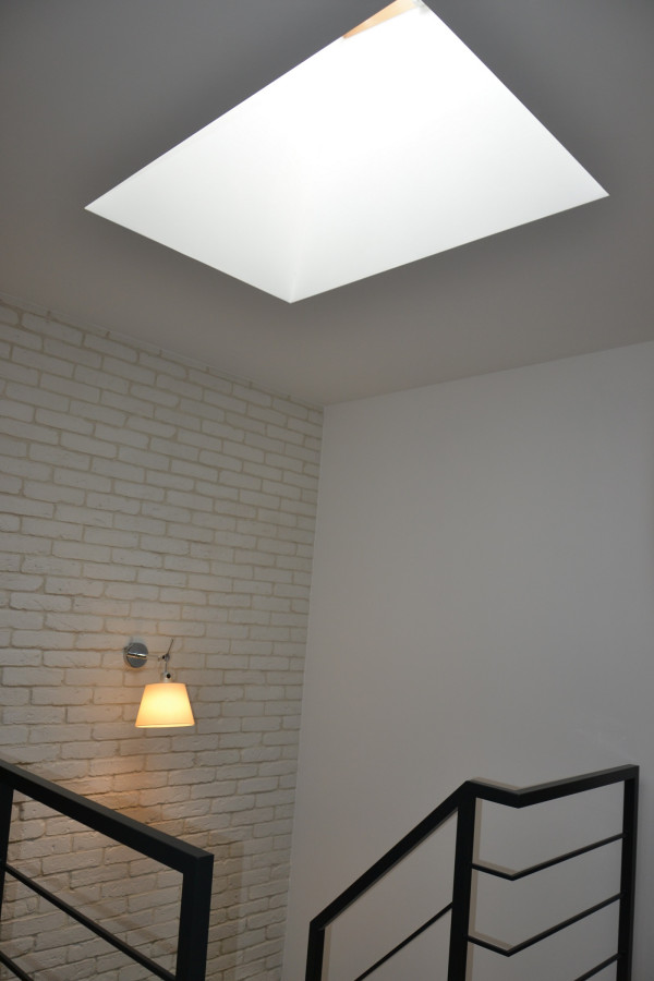 Okno dachowe w płaskim dachu