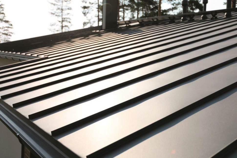 Blacha płaska na dachu łączona na rąbek stojący