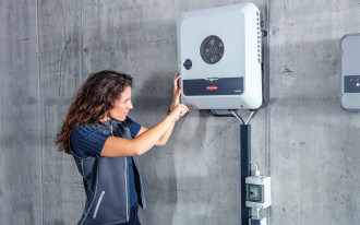 Wszechstronny falownik hybrydowy Fronius GEN24 Plus