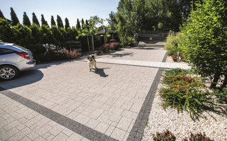 Na co zwracać uwagę, wybierając nawierzchnię ogrodową?