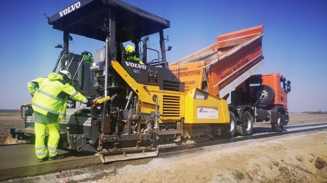 Prezydent RP na budowie drogi w technologii RCC CEMEX