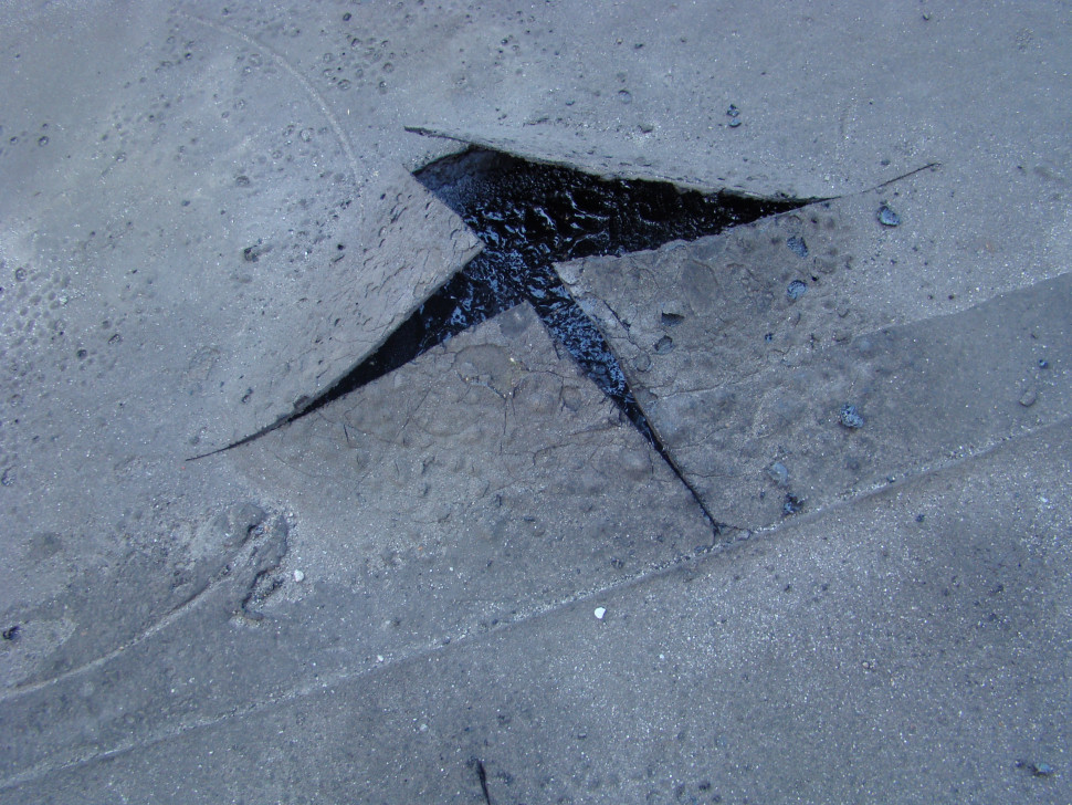 Naprawa pokrycia papowego - sposób nacięcia pęcherza. Fot. Izolacja - Jarocin