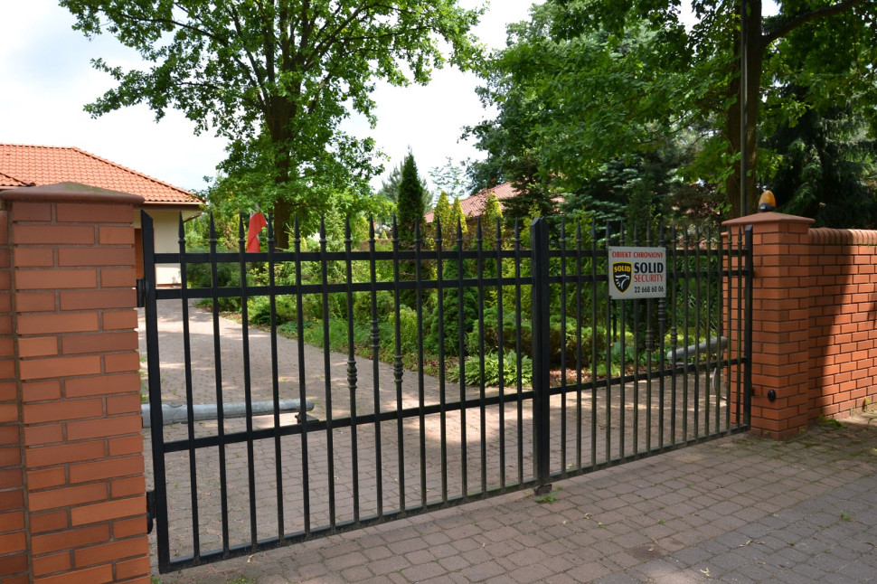 Dwuskrzydłowa brama wjazdowa