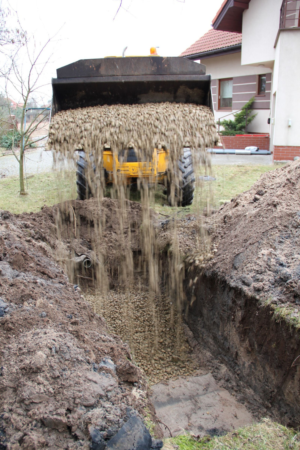 Remont oczyszczalni - krok 7. Finalnie 6 pakietów drenażowych zastąpiliśmy 12 tonami kruszywa