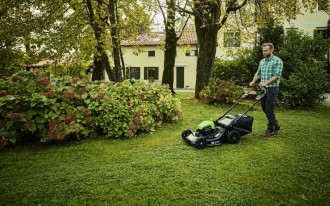 Akumulatorowa czy spalinowa? Wybieramy kosiarkę ogrodową