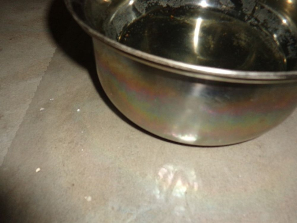 Pojemnik z zimną wodą na wylewce z przekładką z folii PE