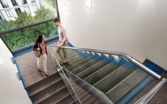 Eliminacja hałasu z klatki schodowej dzięki Schöck Tronsole®