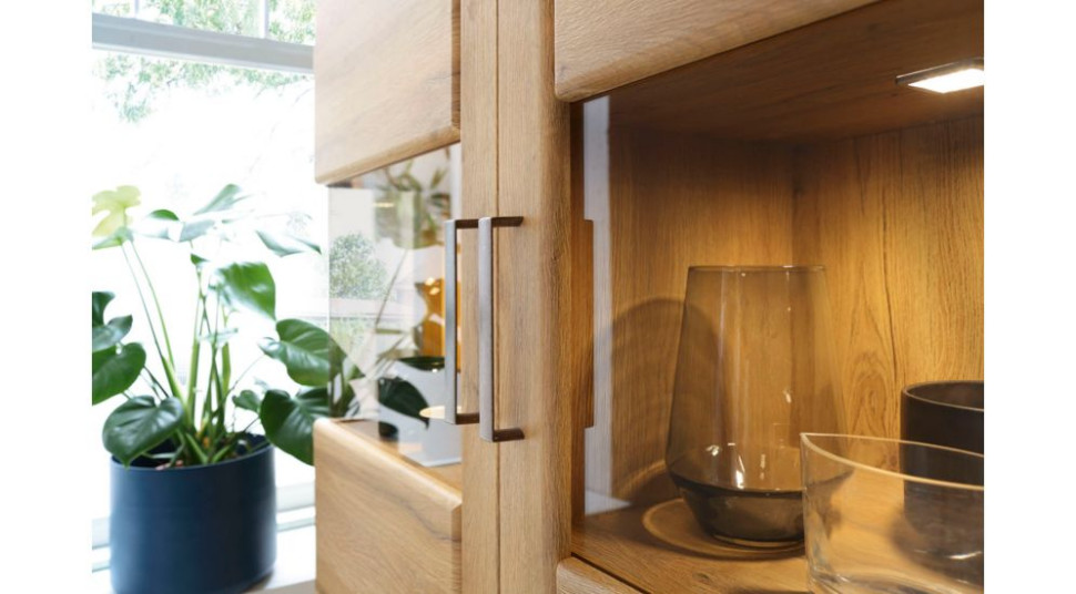 Drewniana witryna na drobiazgi