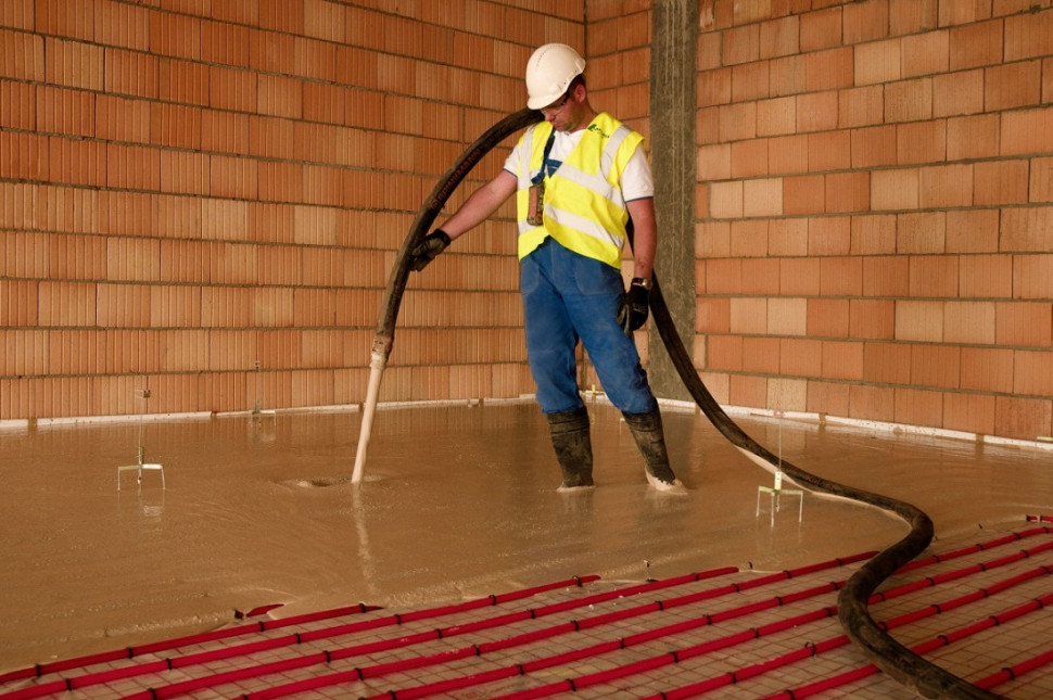 Wylewanie jastrychu anhydrytowego