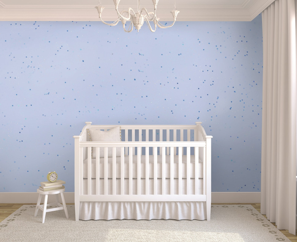 Pokój małego dziecka ozdobiony farbą z niebieskimi gwiazdkami na błękitnym tle