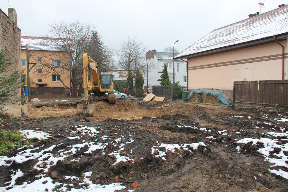 Kształtna, opróżniona działka gotowa do zabudowy