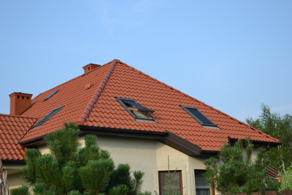 Okna dachowe z markizami