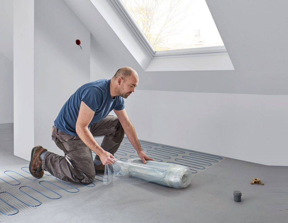 Układanie elektrycznego ogrzewania podłogowego Comfort E na poddaszu
